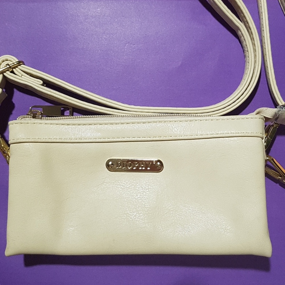 Ivory organizer crossbody/wristlet NWOT🎀